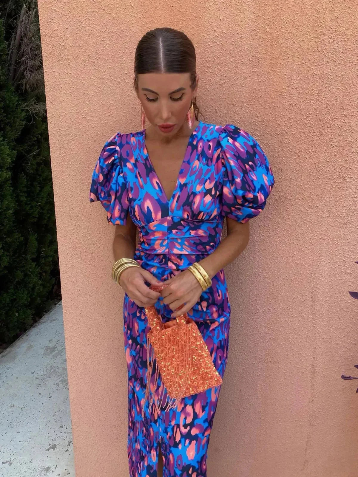Lily | Vestido de Color con Mangas Plisadas
